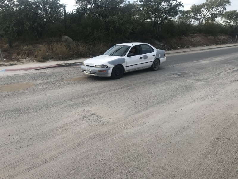 Persisten los baches en calle aguajitos de CSL