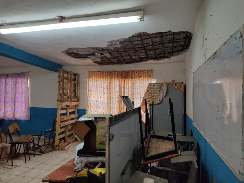 Persisten techos colapsados de la escuela Narciso Mendoza en Guasave