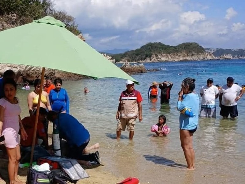 Persona muere por ahogamiento en playa San Agustín, Huatulco