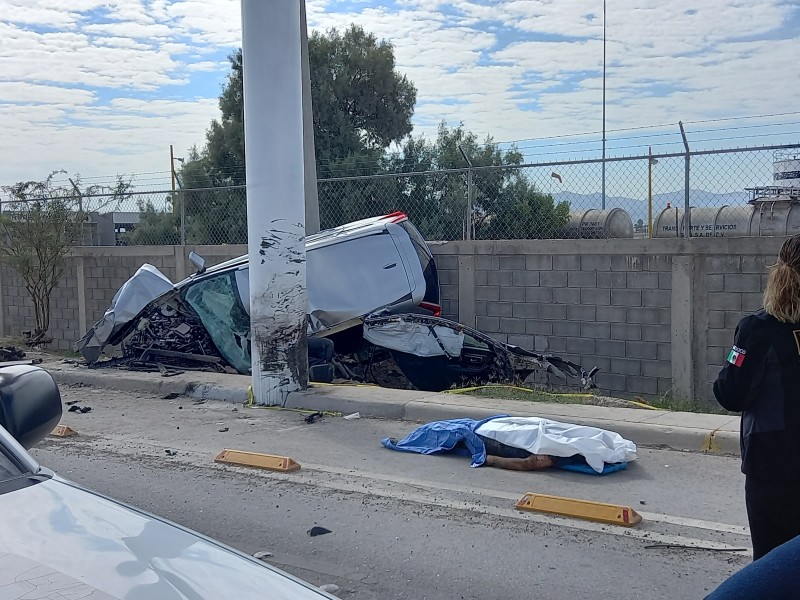 Persona pierde la vida tras impactarse en puente peatonal