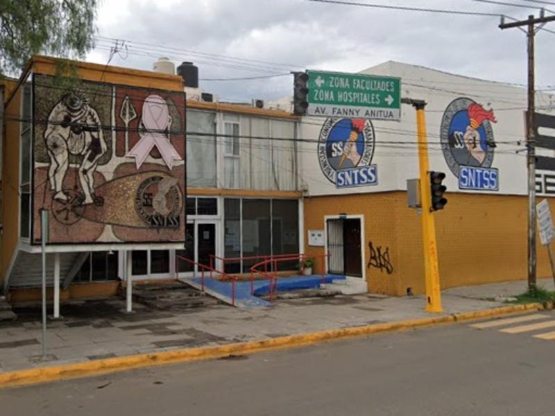 Personal de salud protesta por salarios e insumos en el IMSS