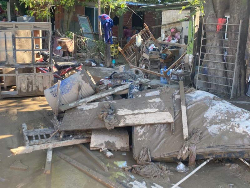 Personal de salud resiste tras inundaciones