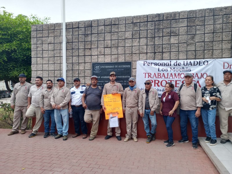 Personal de UAdeO se manifiestan, exigen basificaciones