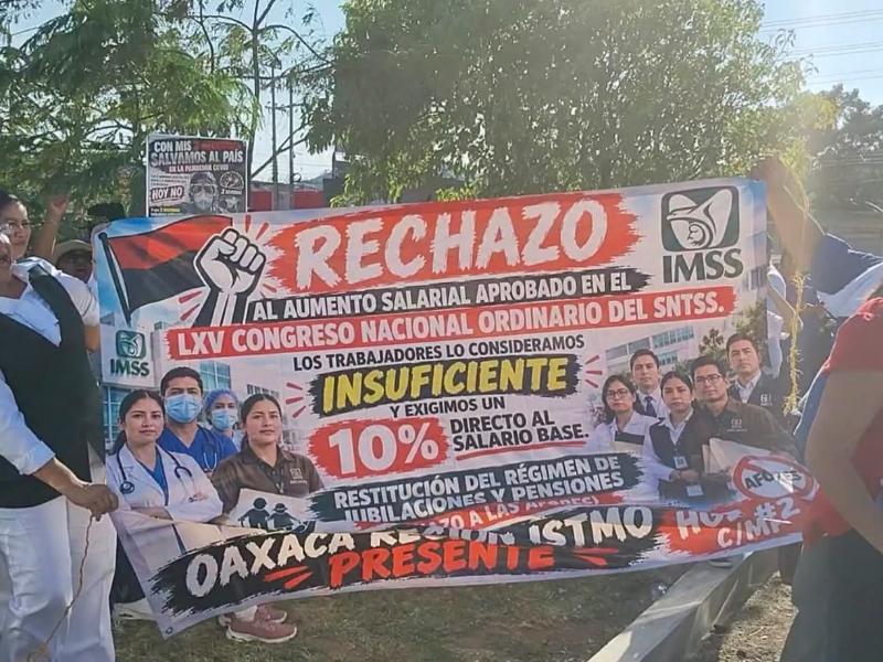 Personal de salud en Salina Cruz se une a megamarcha nacional