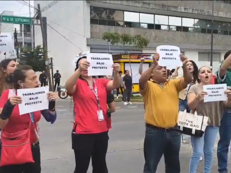 Personal del IMSS protesta por falta de insumos, exigen mejores condiciones laborales