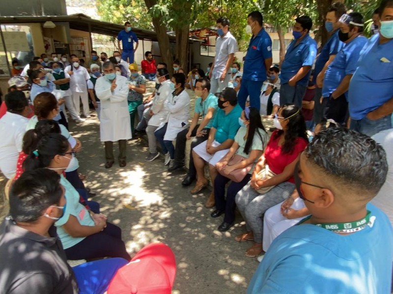 Personal del IMSS Zihuatanejo exigen protección ante amenaza del Covid-19