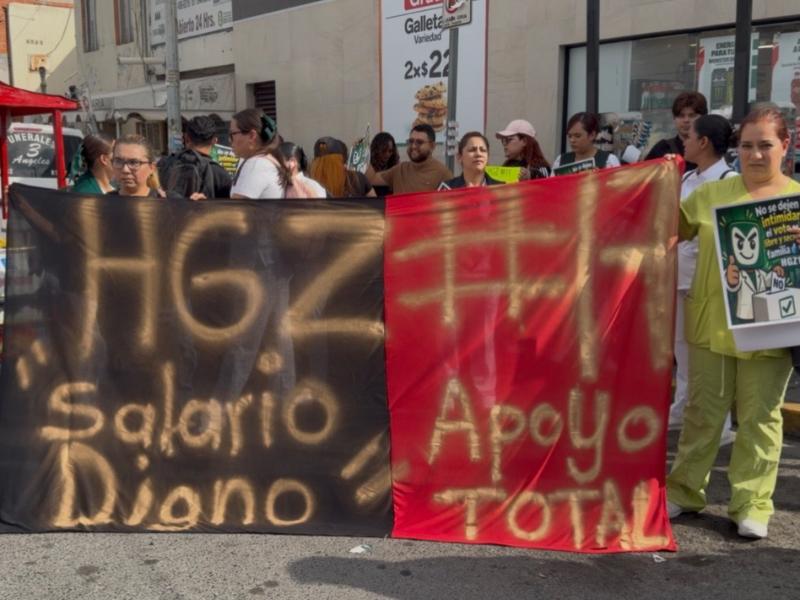Personal del Seguro Social marcha en Monterrey
