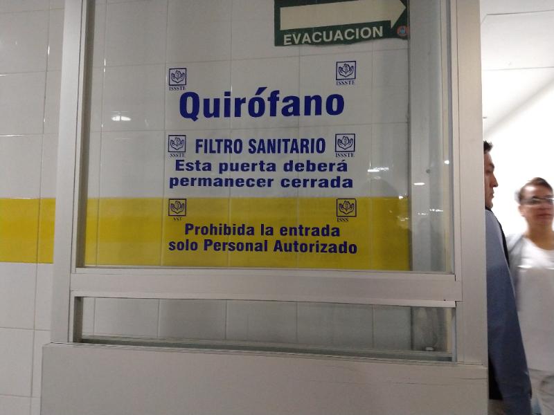 Personal suplente de enfermería protesta por cinco quincenas sin pago