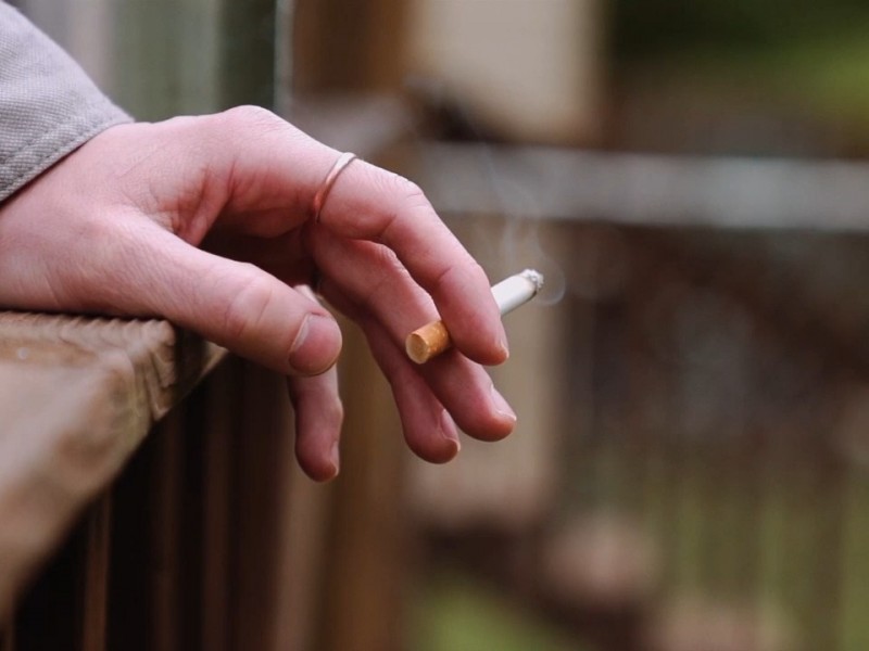 Personas que fuman son más vulnerables al covid