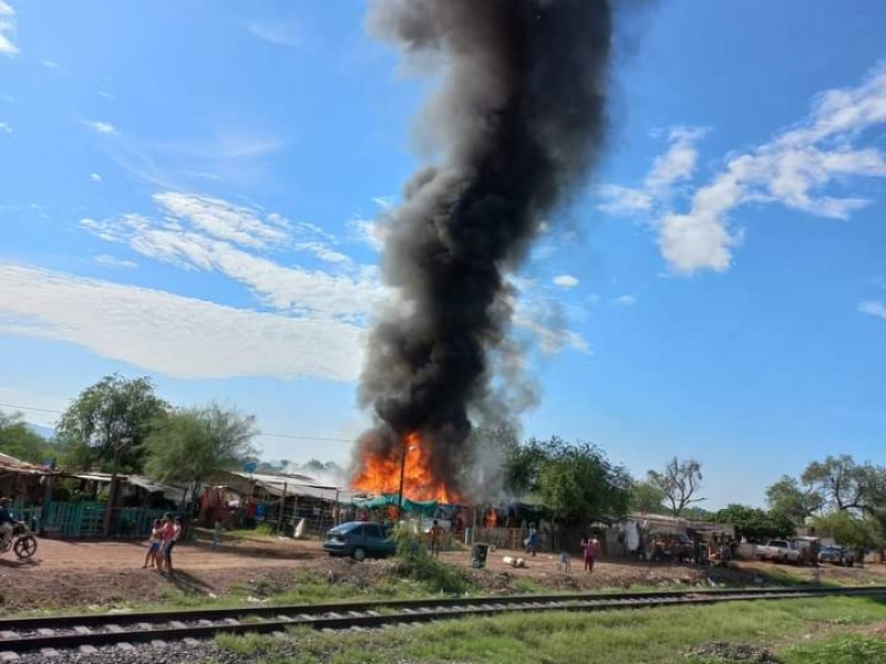 Personas quedan en la calle luego de incendiarse sus viviendas