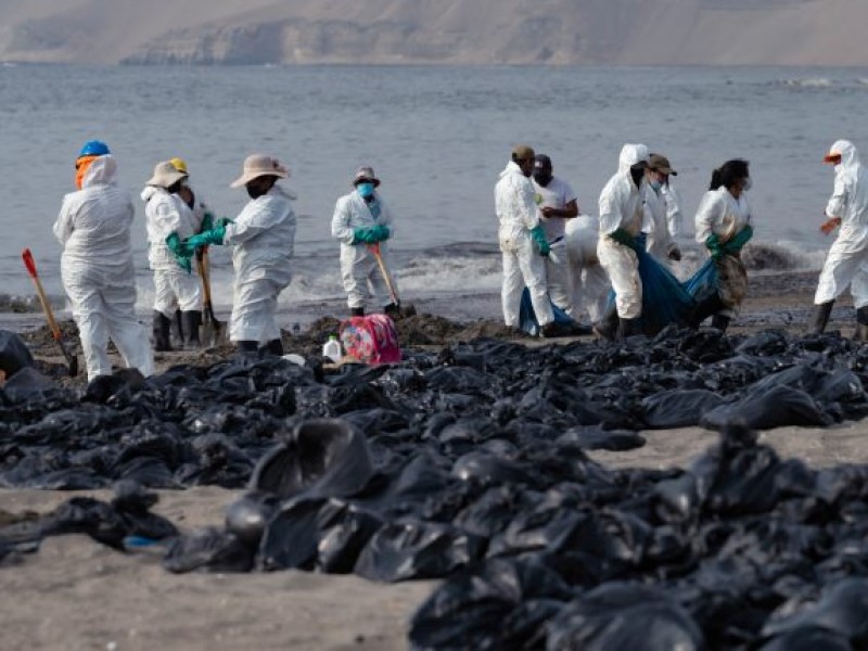 Perú declara emergencia por derrame petrolero