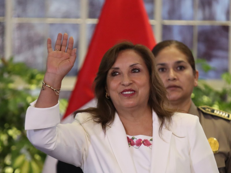 Perú investiga agresión a la Presidenta, releva a escoltas