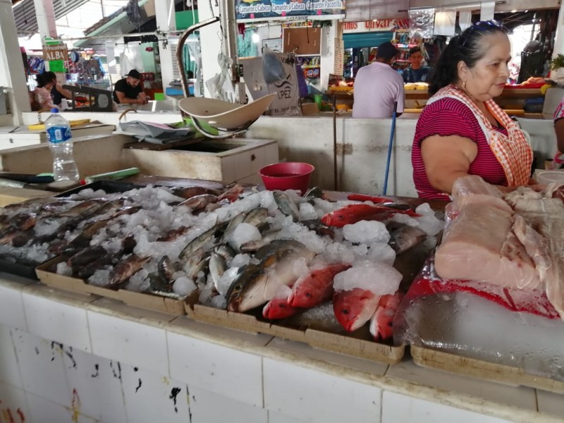 Pesca indiscriminada y cambio climático encarecen el precio del pescado