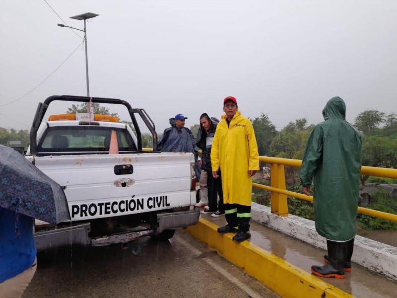 Pescador muere ahogado en Petatlán al voltear su lancha