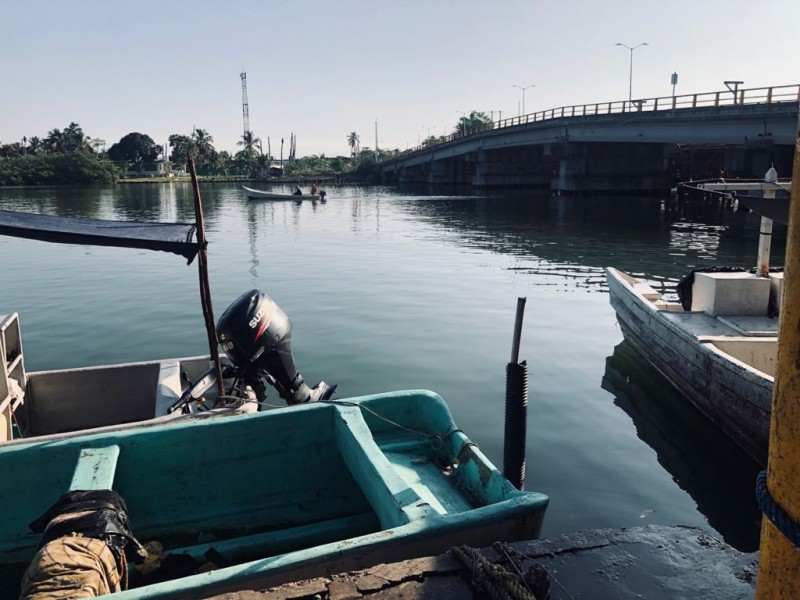 Pescadores amenazados por la ley