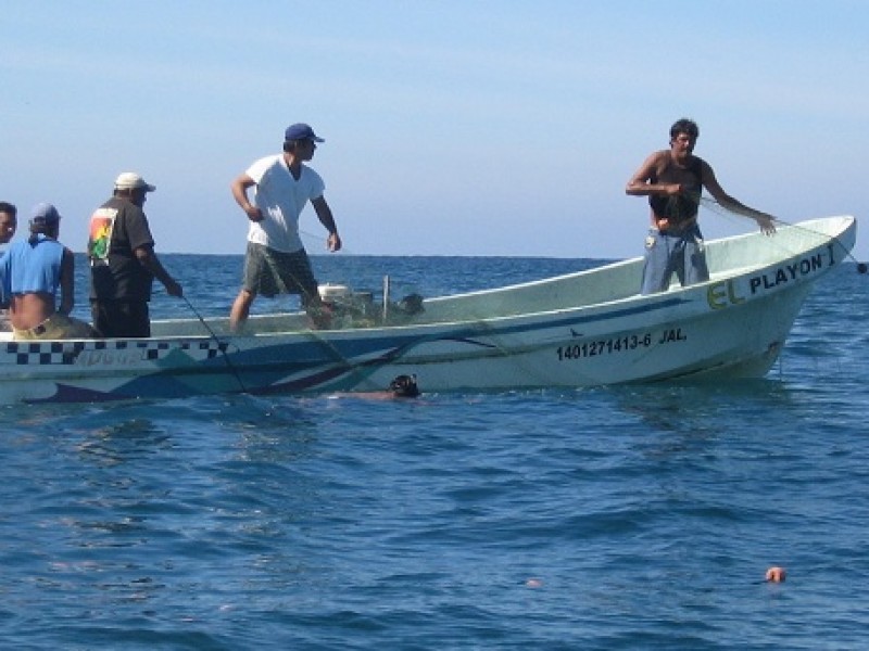 Pescadores de Guaymas migran ante escasez de producto del mar