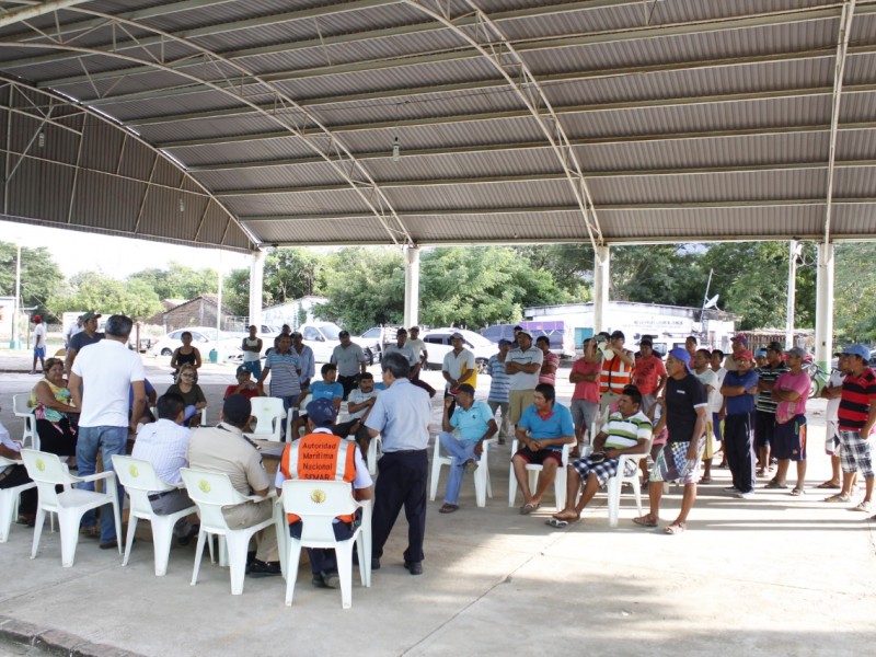 Pescadores de Playa Chipehua acuerdan regulación de embarcaciones