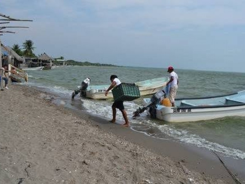Pescadores de Playa Vicente abandonados por las autoridades