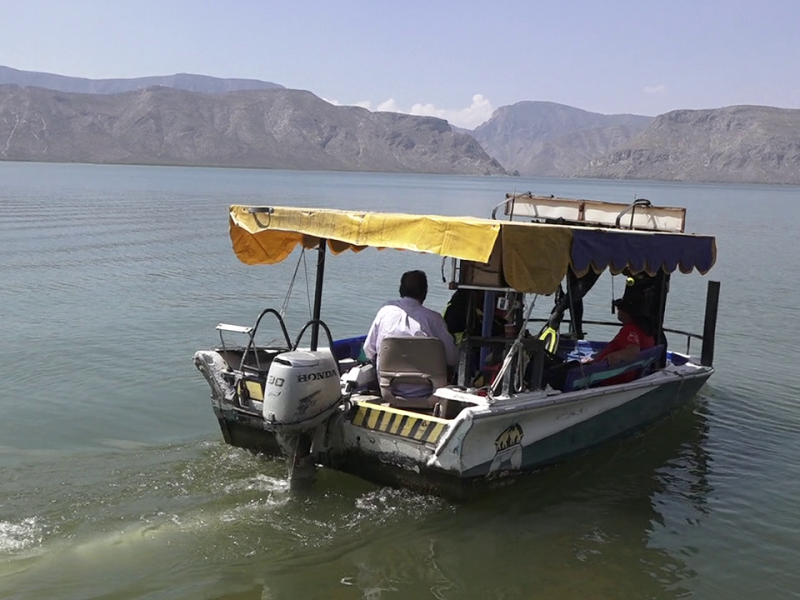 Pescadores recurren a turismo para subsistir