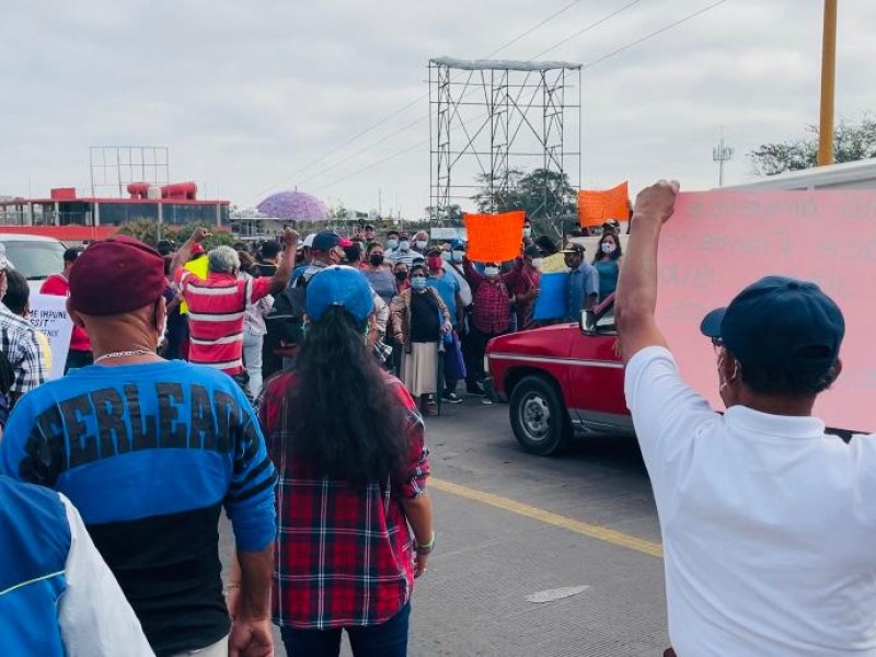 Pescadores se manifestaron sobre el puente Tuxpan