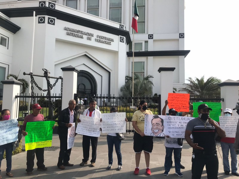 Pescadores se manifiestan en ASIPONA Veracruz