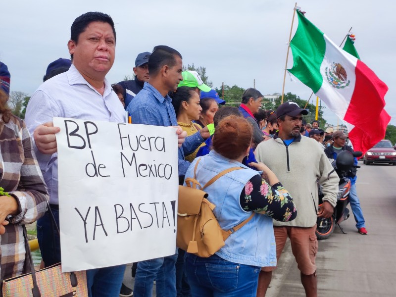 Pescadores se manifiestan en Tuxpan contra British Petróleum