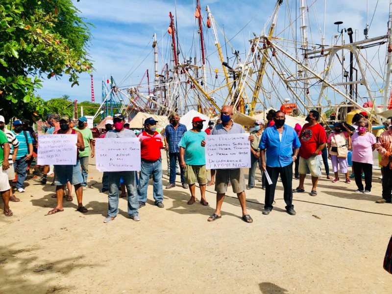 Pescadores se manifiestan por crisis económica