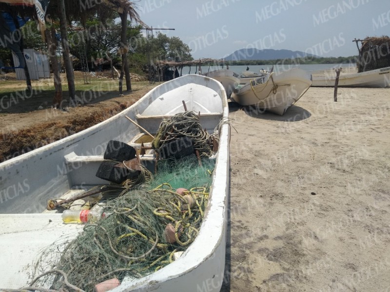 Pescadores sin trabajo por mar de fondo