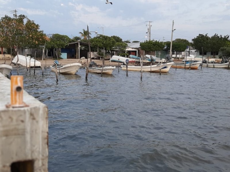 Pescadores suspenden actividades ante inclemencias del clima