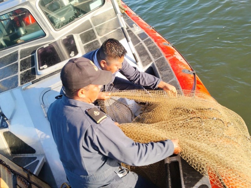 Pescadores violan la veda en San Blas