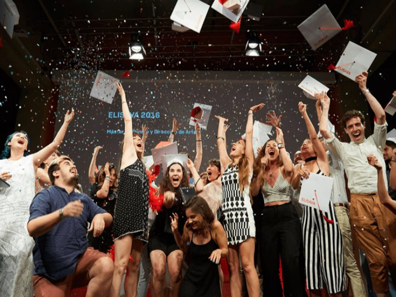 Pese a alza de pandemia escuelas organizan fiestas de graduación