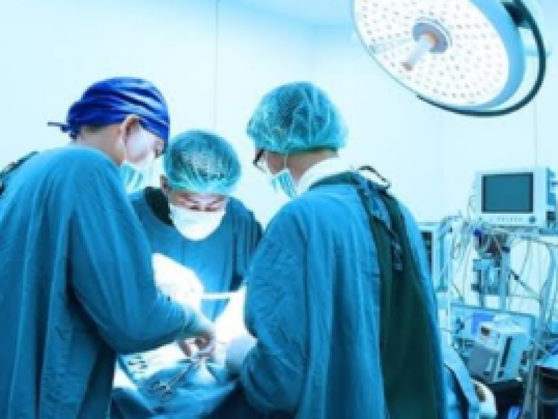 Pese a contingencia continúan cirugías a pacientes