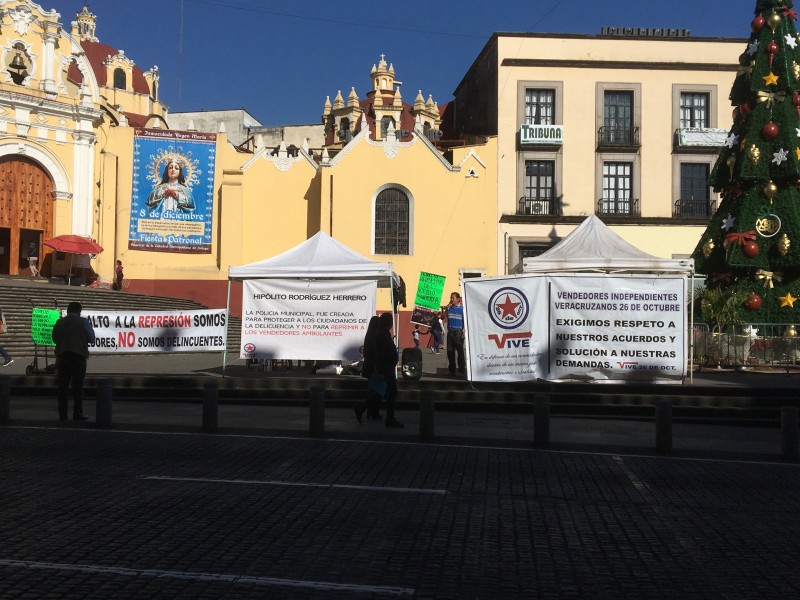 Pese a desalojo, Vendedores Independientes mantiene protesta