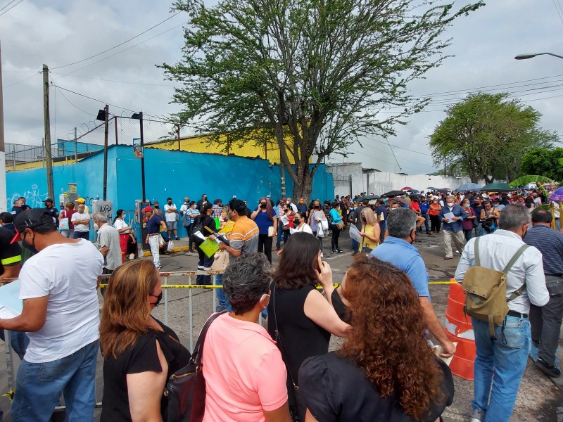 Pese a las filas, avanza ágil la vacunación en Auditorio