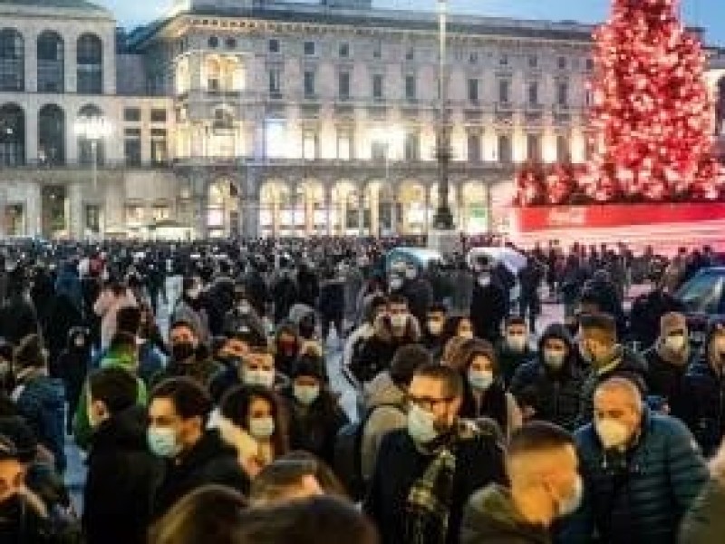 Pese a nuevo confinamiento en Italia, calles se muestran abarrotadas