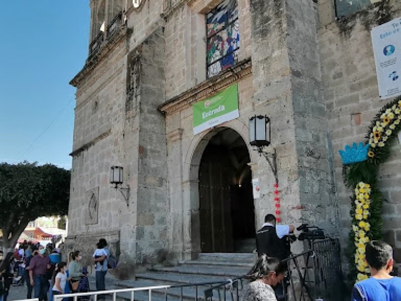 Pese a restricciones cientos visitan los Reyes Magos de Cajititlán