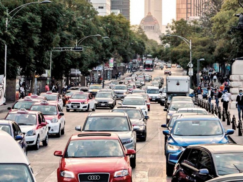 Pese a semáforo rojo, movilidad en Cdmx no baja