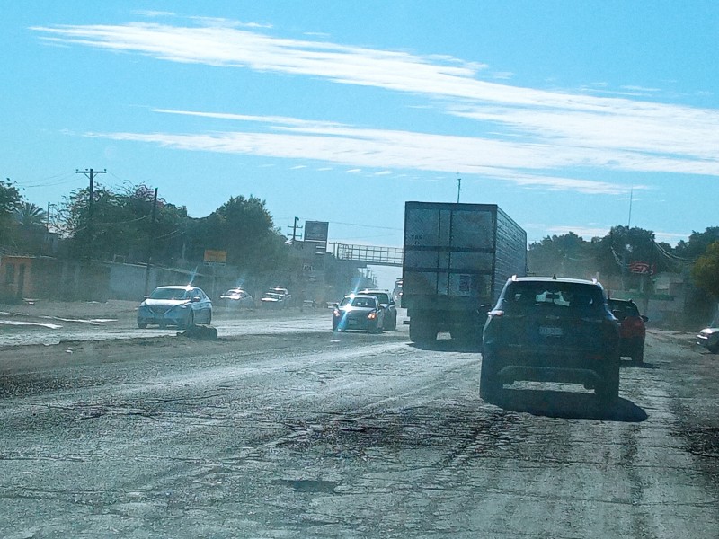 Pésima condición de carretera en Vícam