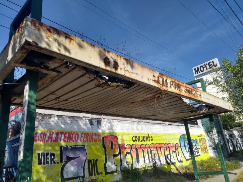 Pésimas condiciones en paradas de autobús en Toluca