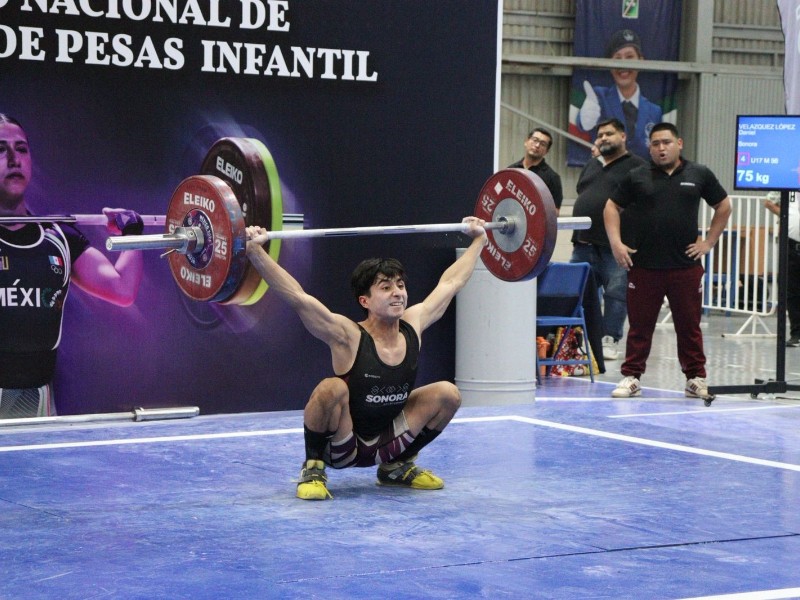 Pesista guaymense conquista tres medallas en categoría superior