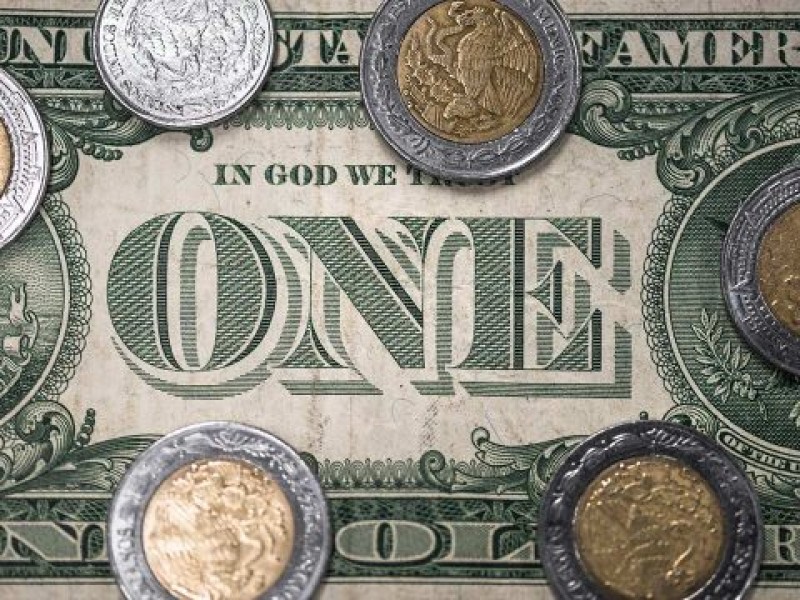 Peso cierra semana a la baja