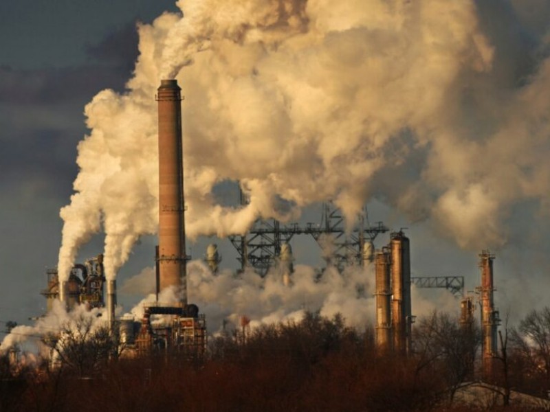 Pide Alfaro analizar impuesto a industrias contaminantes
