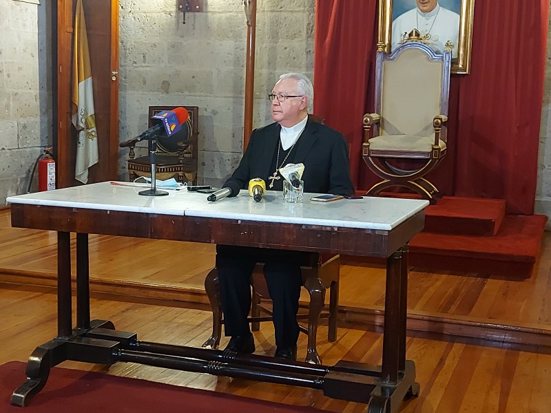 Pide cardenal propuestas reales a candidatos