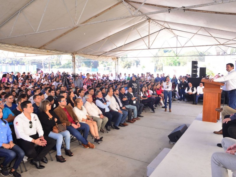 Pide gobernador, estudiantes denuncien abusos de transportistas