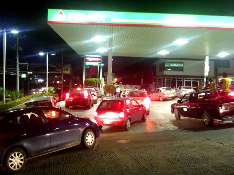 Pide Pemex evitar hacer compras de pánico en combustibles