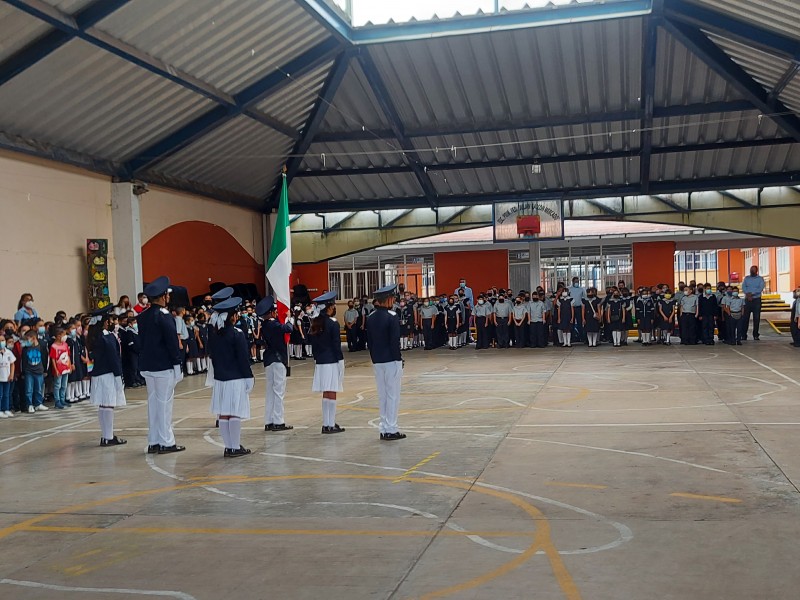 Pide Secretaria de Educación denunciar escuelas que condicionan utiles