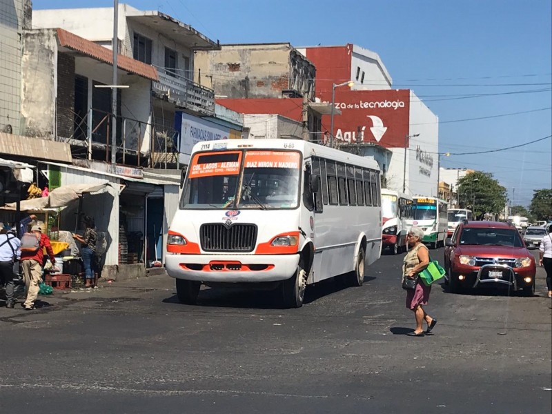 Pide SESVER a transportistas limpiar camiones para evitar contagios