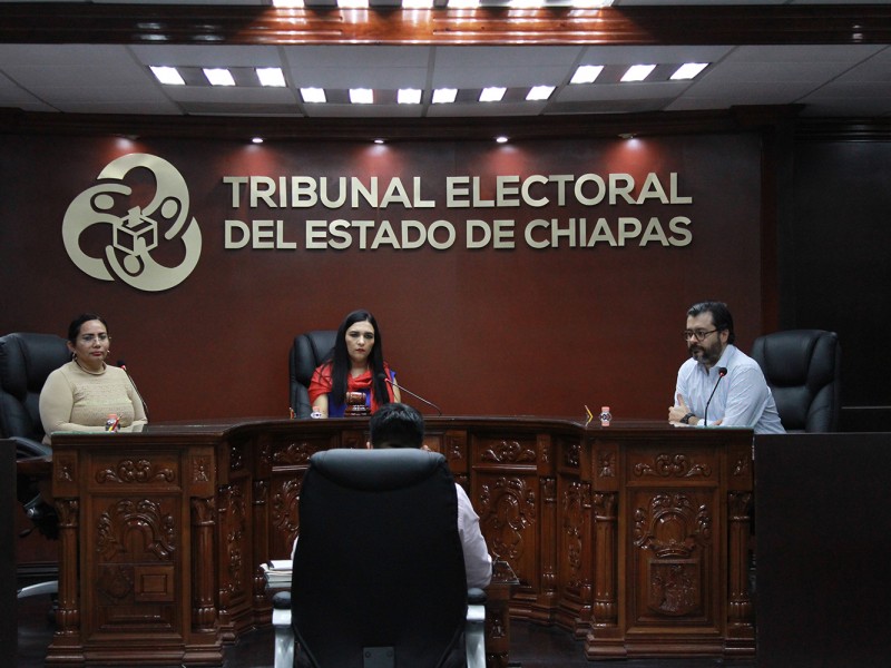 Pide TEECH restituir derechos políticos de funcionarios