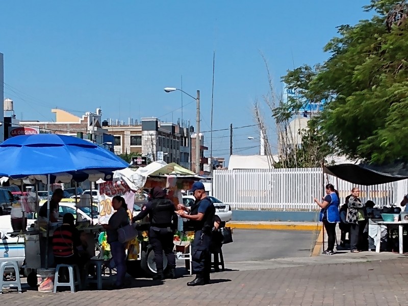 Piden a ambulantes no obstruir zonas peatonales