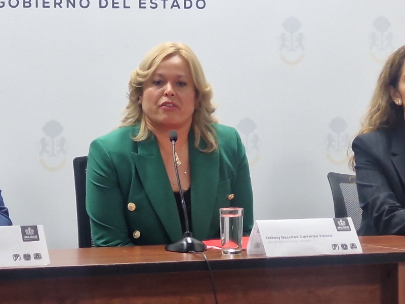 Piden a automovilistas que pagaron refrendo, recoger placas nuevas